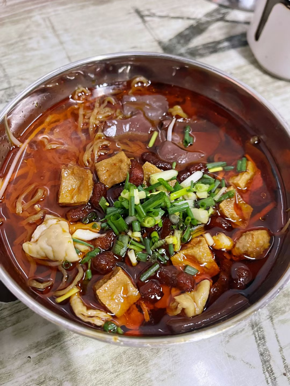 肠旺面,贵州特色饮食文化的缩影,已有近百年历史.