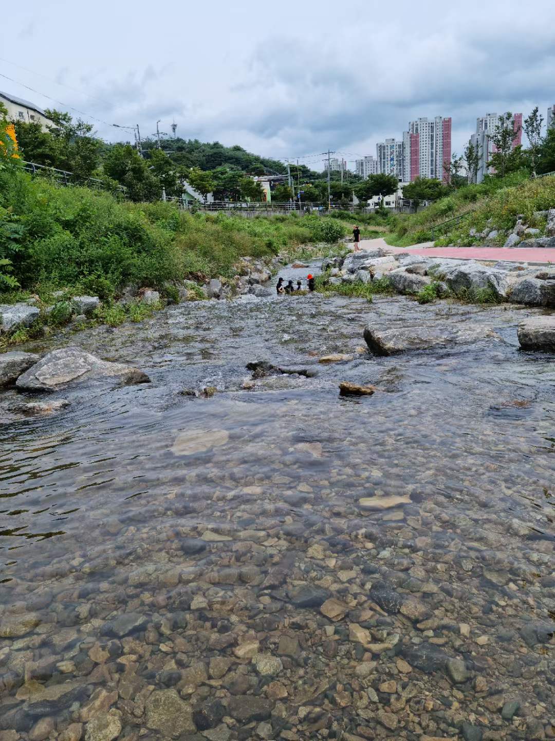 平昌县得胜镇七道河图片水塘边碎石驳岸张家界武陵源城区索溪河郴州市