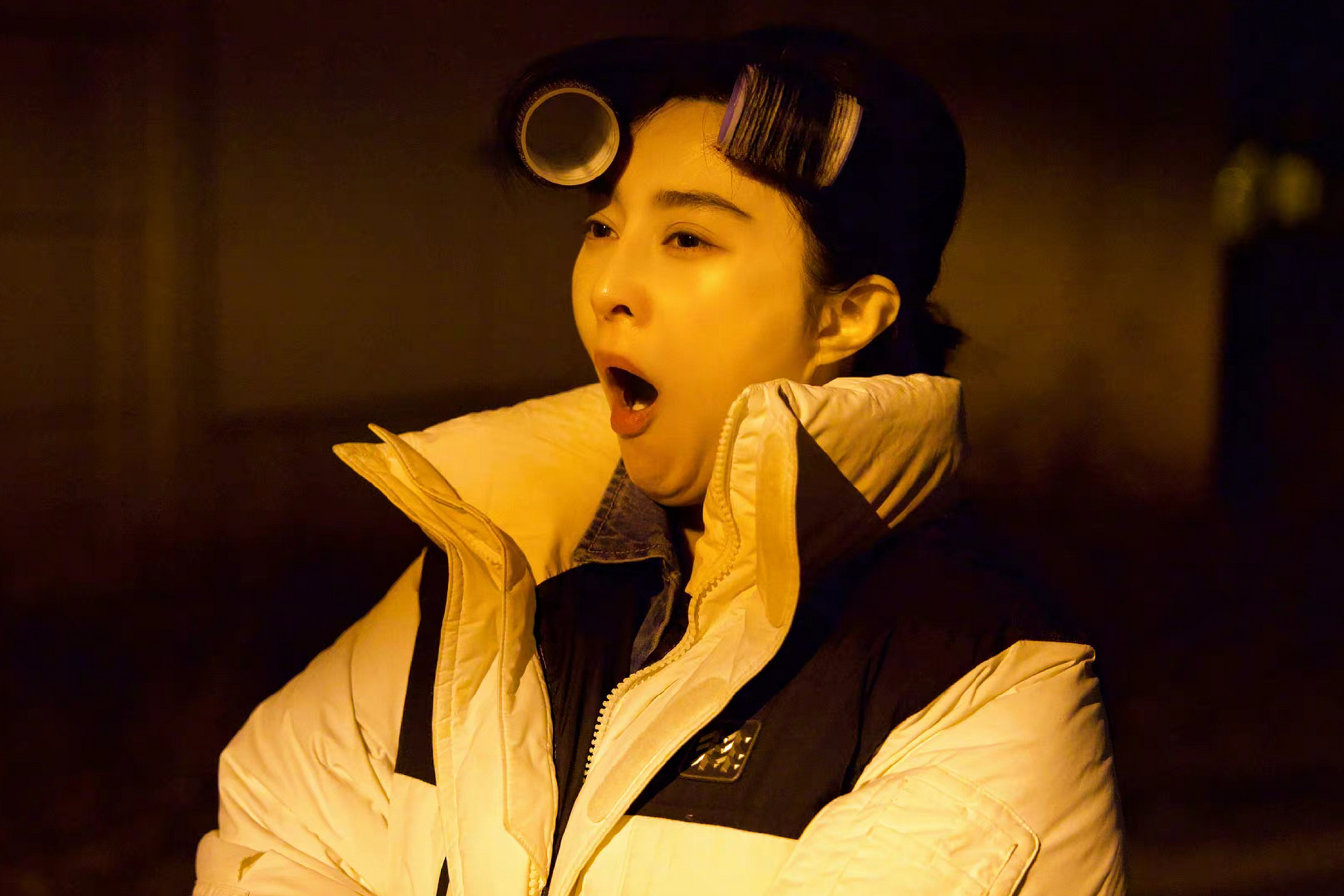 范冰冰这个双下巴真是太可爱了,打哈欠也觉得老娘美～她说属于女憾