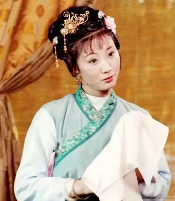 红楼梦:金鸳鸯其实并不是大美人,那么贾琏喜欢她吗?