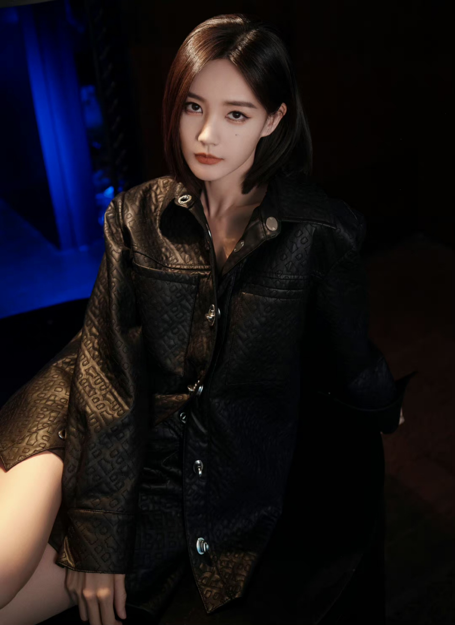 李一桐的身材真的是太性感迷人了!一双大长腿好吸引人眼球!#养眼美女