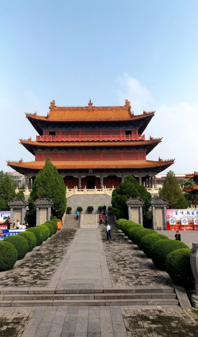 提起三国演义,不能不提许昌春秋楼.春秋楼是关羽夜读《春秋》地.