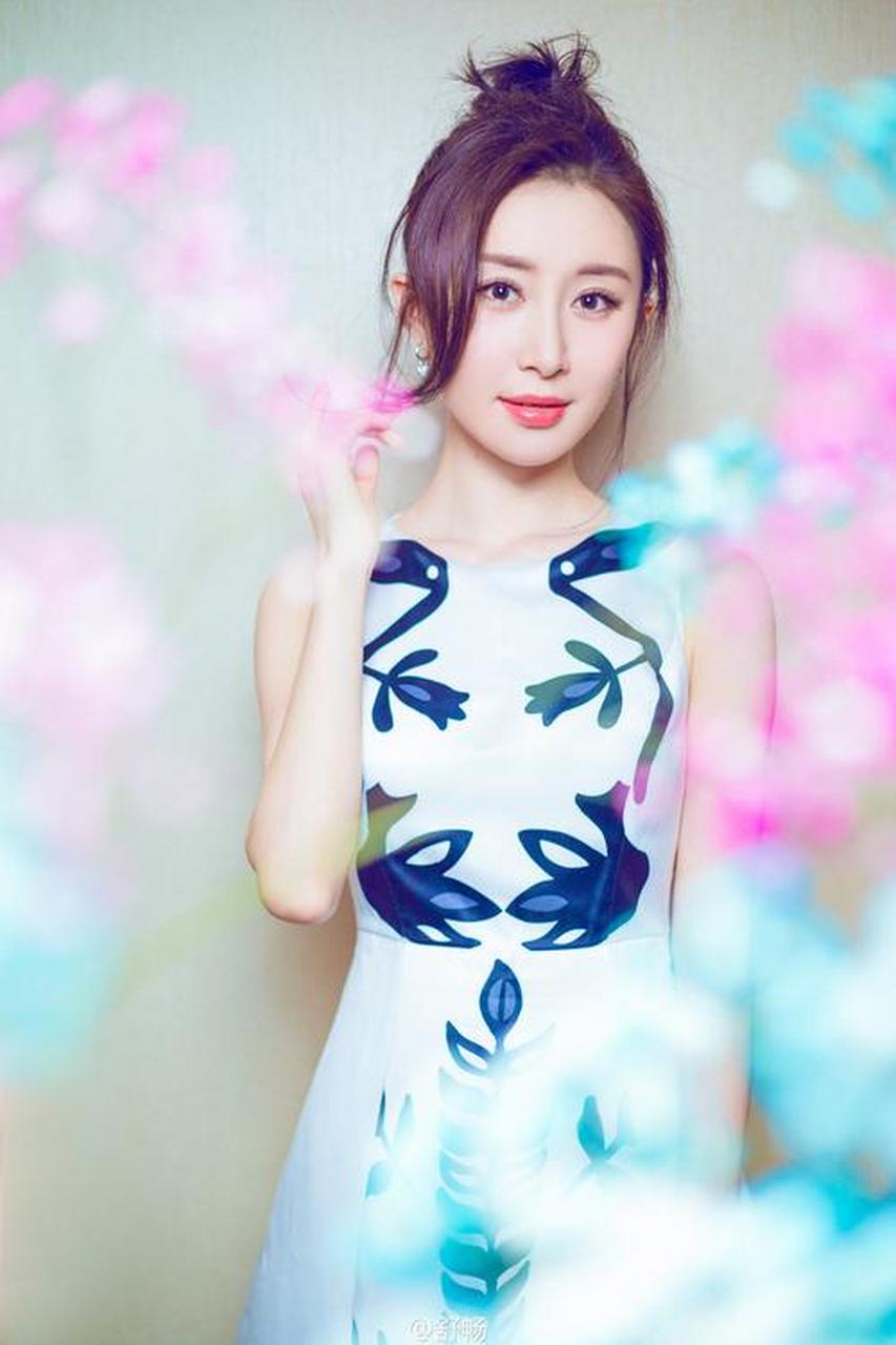 舒畅以其出色的演技和扎实的表演功底而闻名.