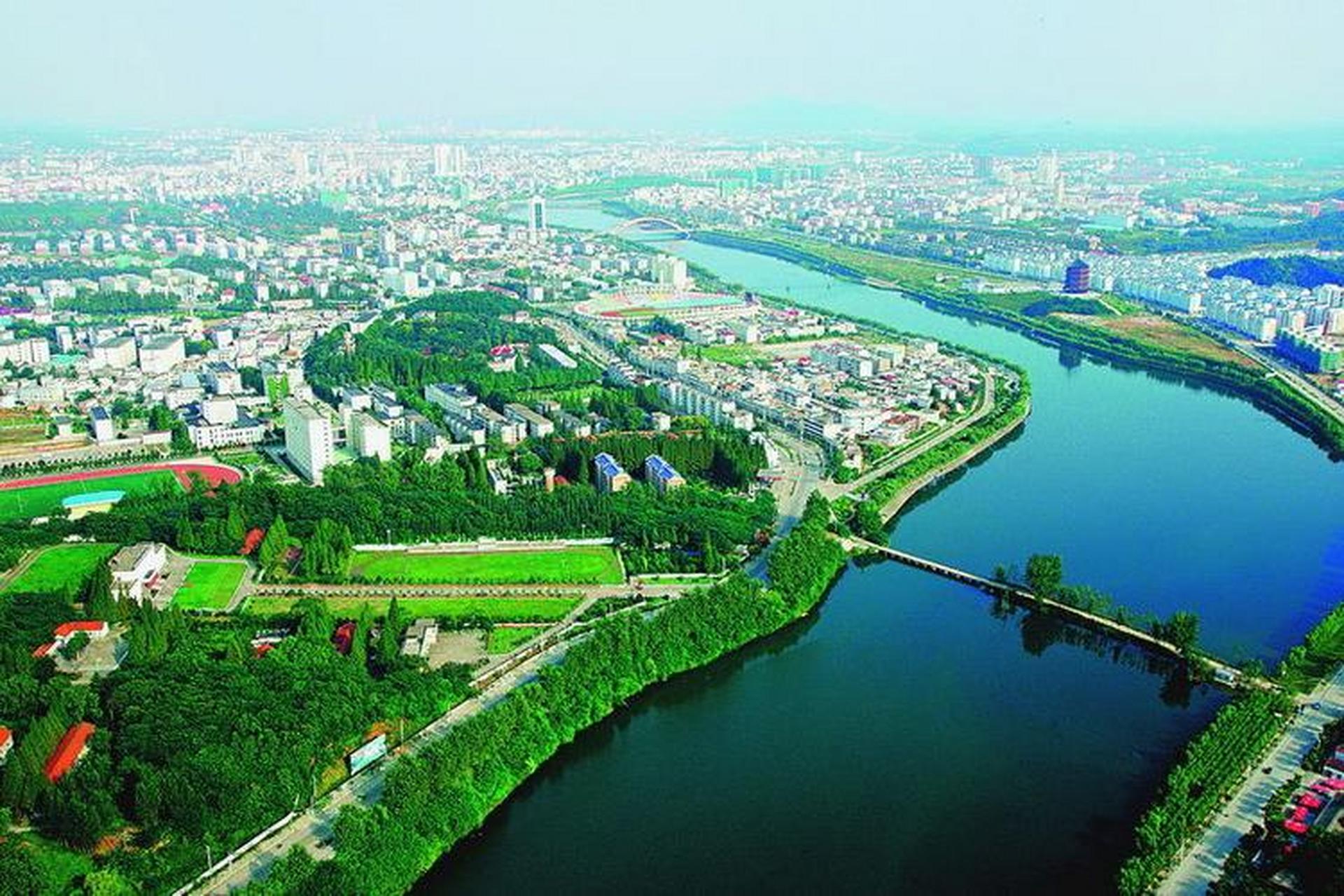 信阳市历史悠久,是中华民族的发祥地之一,拥有丰富的文化遗产和自然