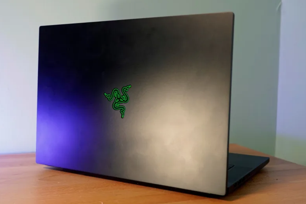 雷蛇灵刃16:独特的笔记本,带有开创性的双模式4k/1080显示屏