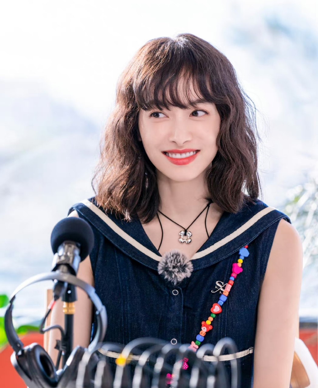 宋茜在桃花坞做的羊毛卷发型很成功,助理拍到的画面都是特别明朗的