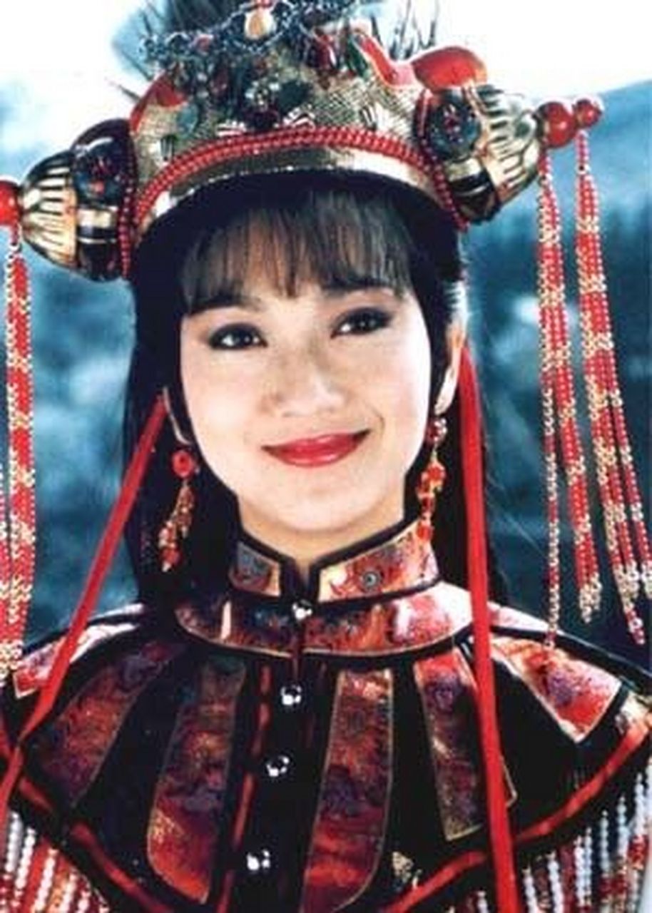 电视剧《戏说乾隆》1991年出品,这些照片是赵雅芝的剧照.