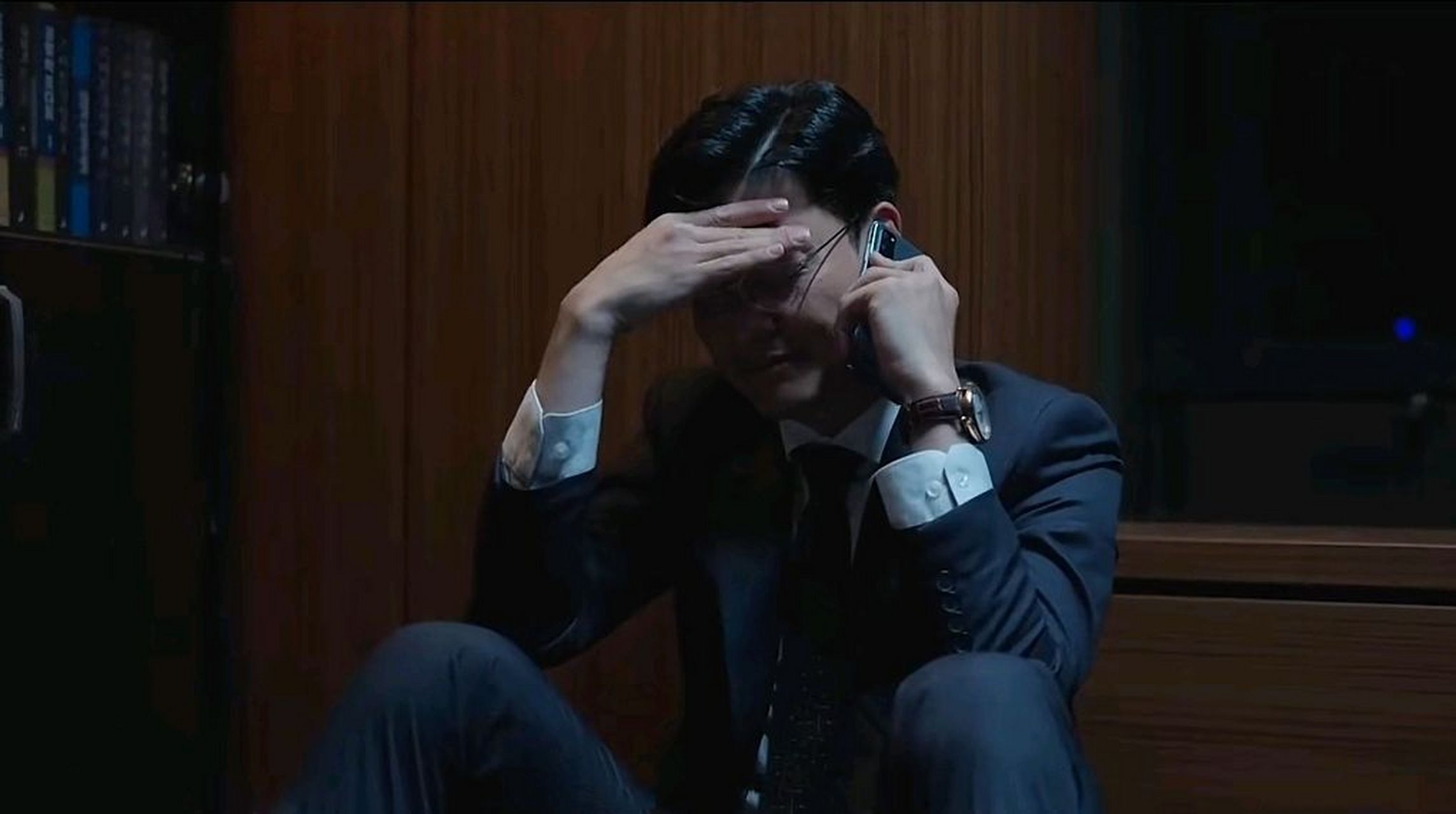 男人被小三抛弃,心灰意冷的他给妻子打了最后一通告别电话,妻子下意识