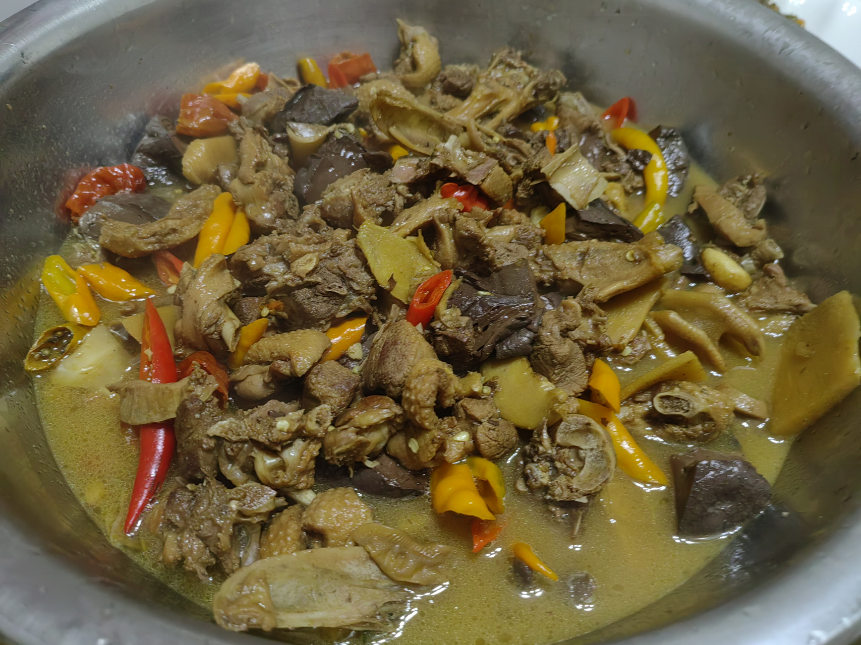 南雄酸笋焖鸭,是一道经典家常菜.看似简单实则不然.