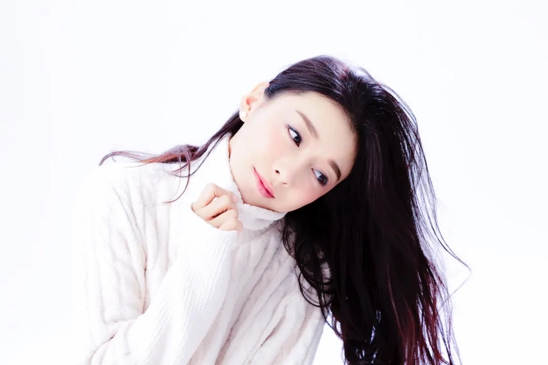 孙佳奇(charry qi),1992年2月10日出生于黑龙江省,中国内地影视女演员