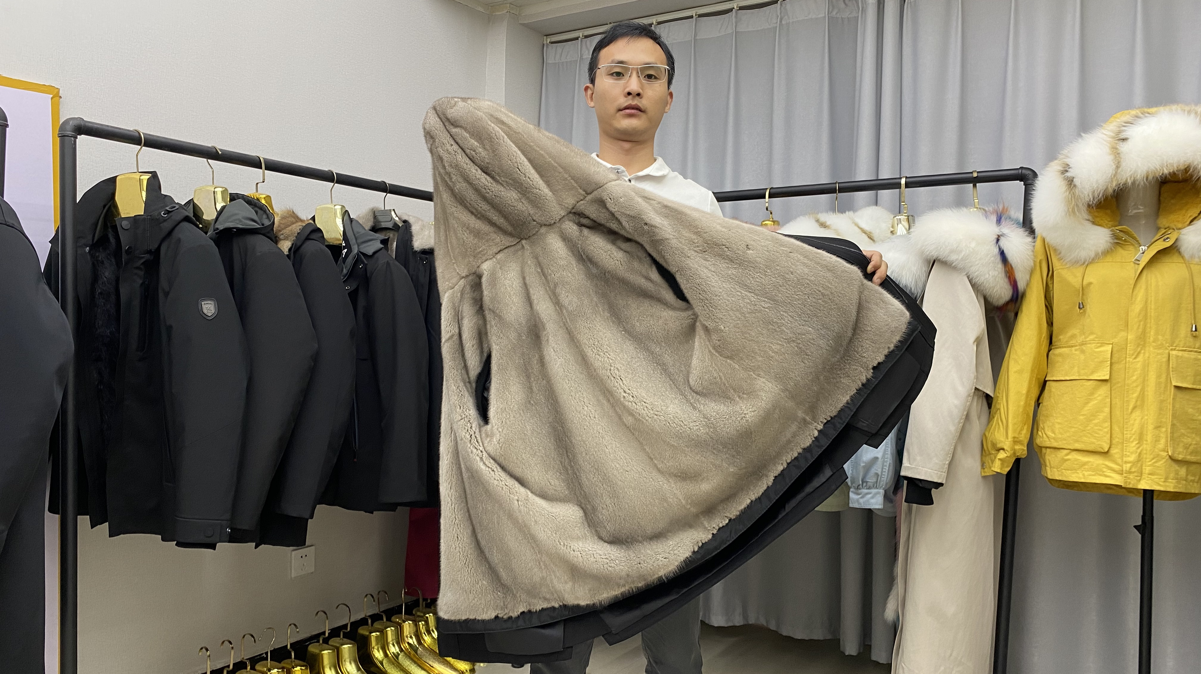 老顾客定制派克服,看完进口水貂质量,果断定做三件感谢粉丝信任