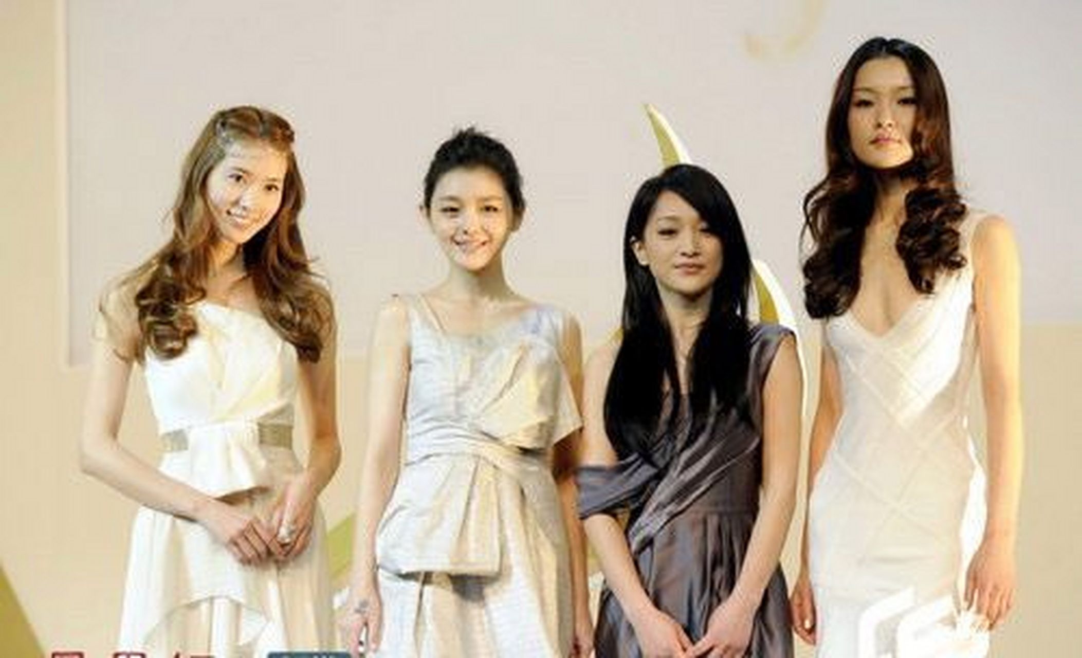 不得不感慨!如今再多的钱 也凑不齐这四大美女喽98