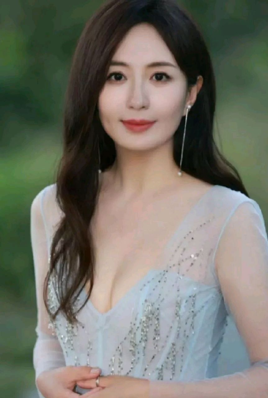 杨童舒是一位优秀的演员,不仅外貌美丽,更在演技方面有着出色的表现