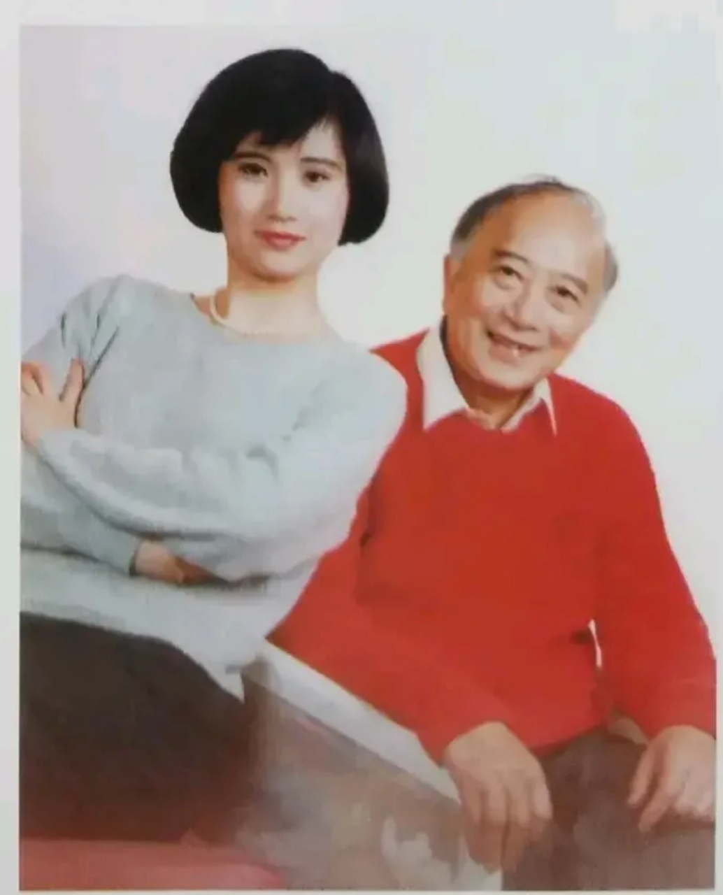 90年代,孫道臨和女兒,一張罕見的留影,孫道臨是內地著名的男演員,導演