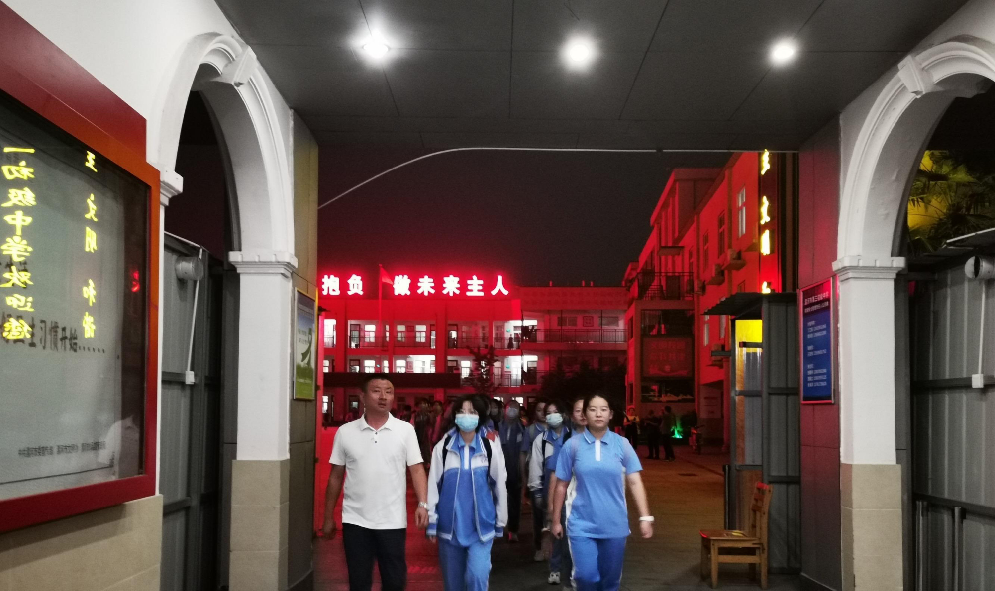 河南漯河市第三中学全力打造平安上学路