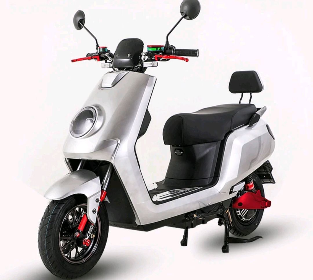 续航300公里,爱狮推出高颜值电动车,能跑长途,无续航焦虑