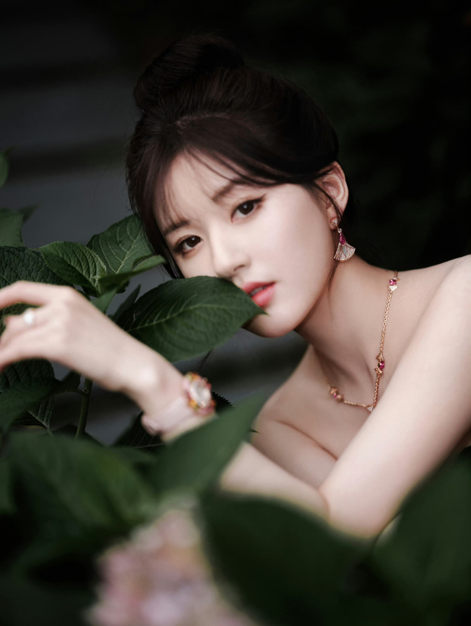 赵露思有刘海的造型还是挺多的!#心随星动