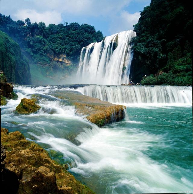 中国最美三大瀑布,每一座都超级震撼,其中一座小学课本学习过