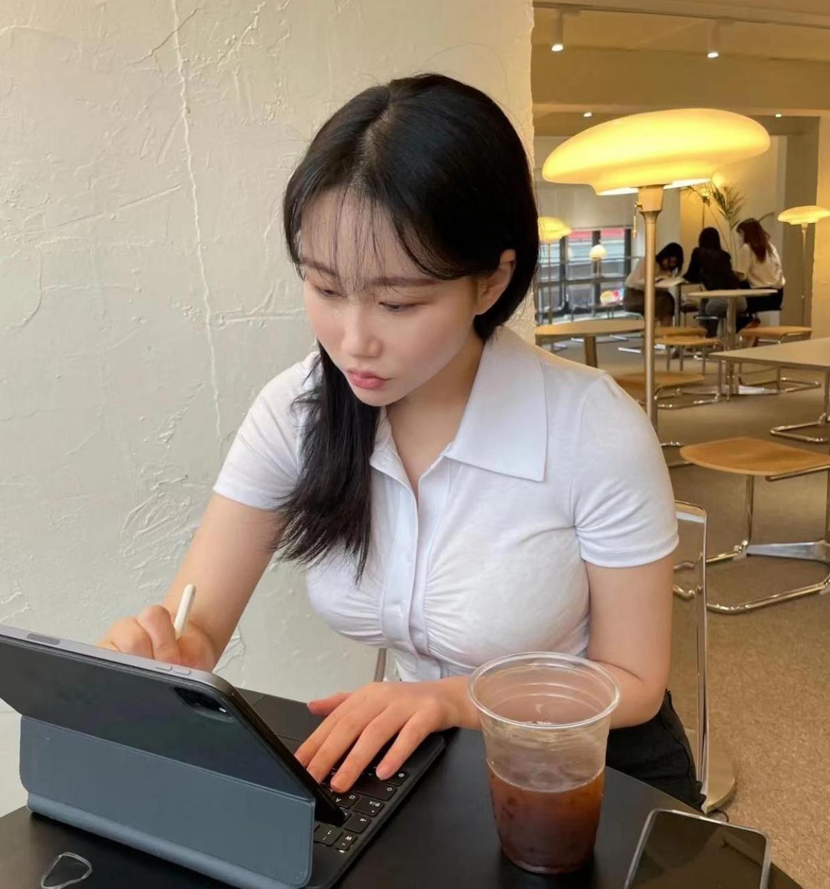 年轻人就要拼搏向上,负重前行,努力工作的样子是最美的!