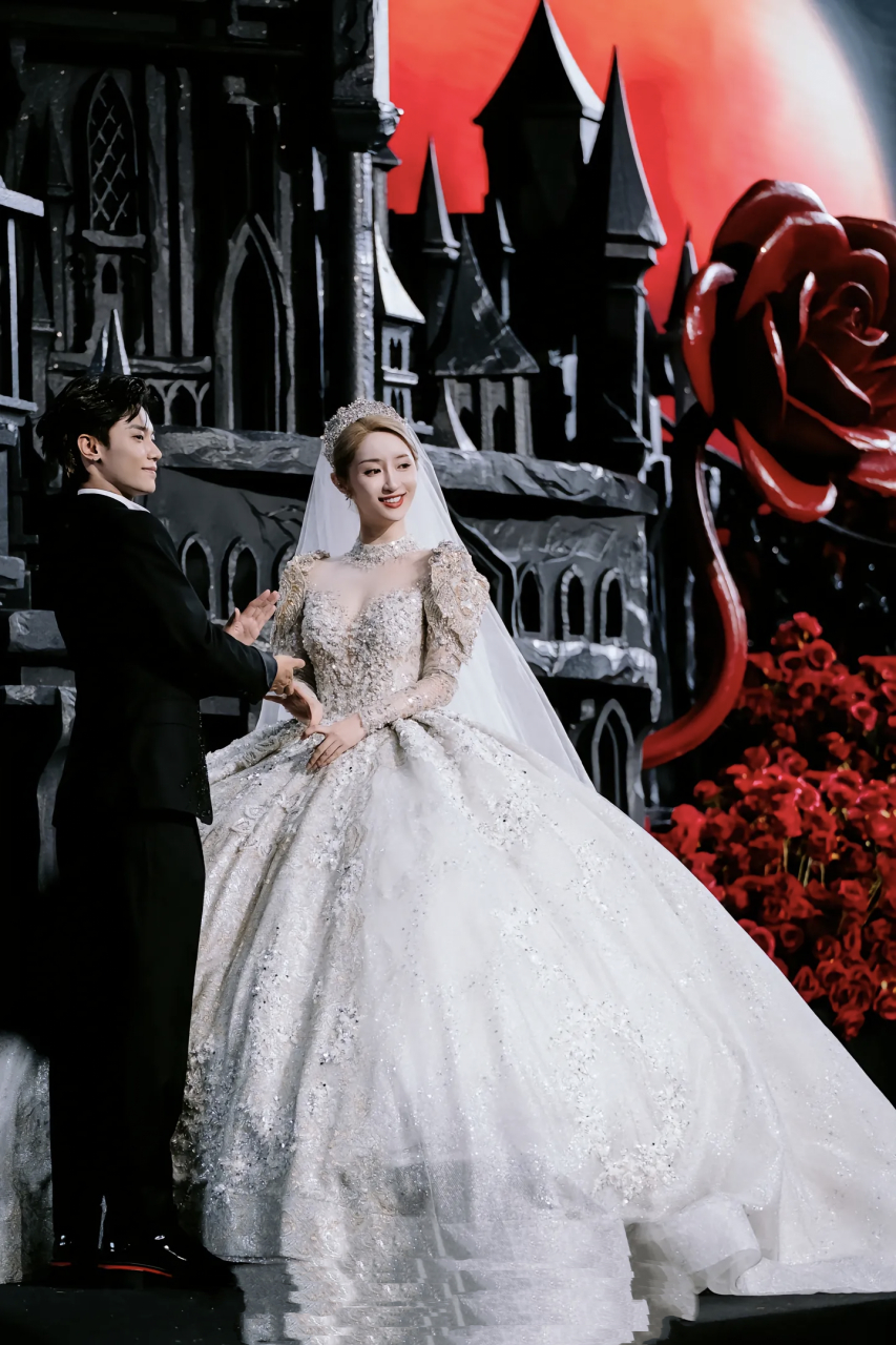 唐梓和康康结婚了    这可能就是所有女孩子梦里的样子吧!