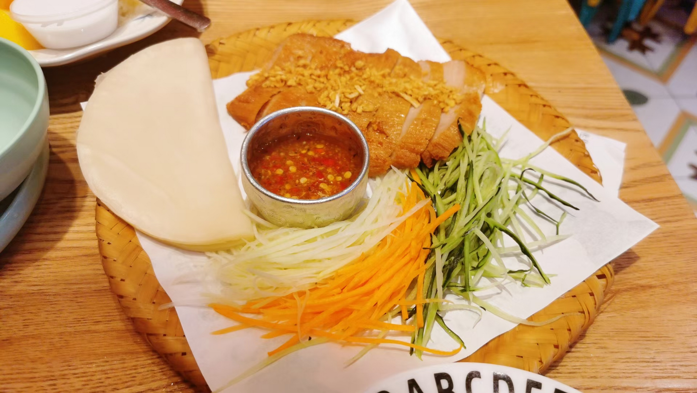 [绿丝带]迷你椰泰式大排档[绿丝带]深圳车公庙美食街[微风]面对面打