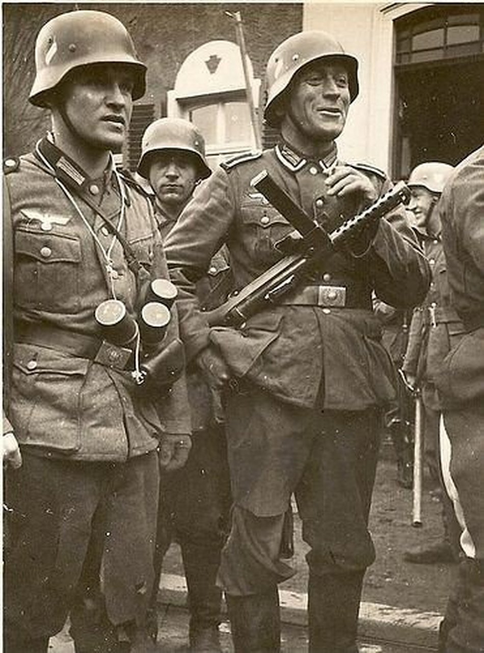 与mp18相比,mp28新增了快慢机,并采用可拆卸式弹匣.