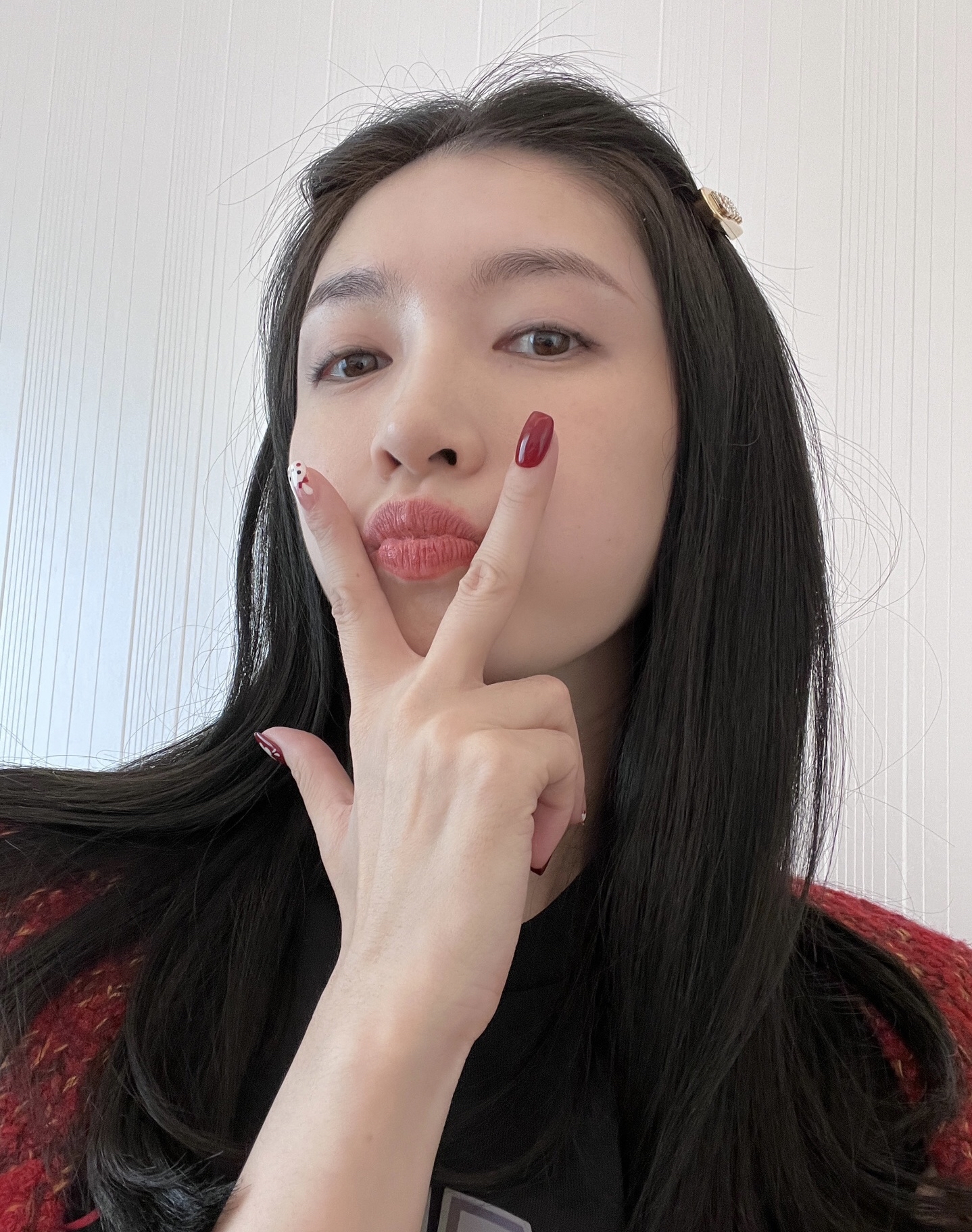 "兔年美甲",江疏影晒出了标准模版,感觉在家也能diy吖,可爱讨喜,新年