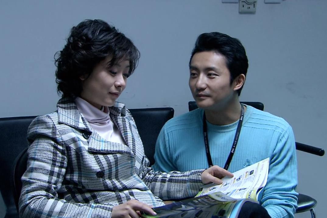 《双面胶》胡丽娟碰上没长大的老公和不愿放手的婆婆是女人的不幸