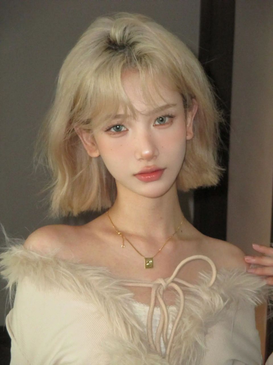 个性金色发系美女,作为美女可以没长相,但绝不能没形象[心]