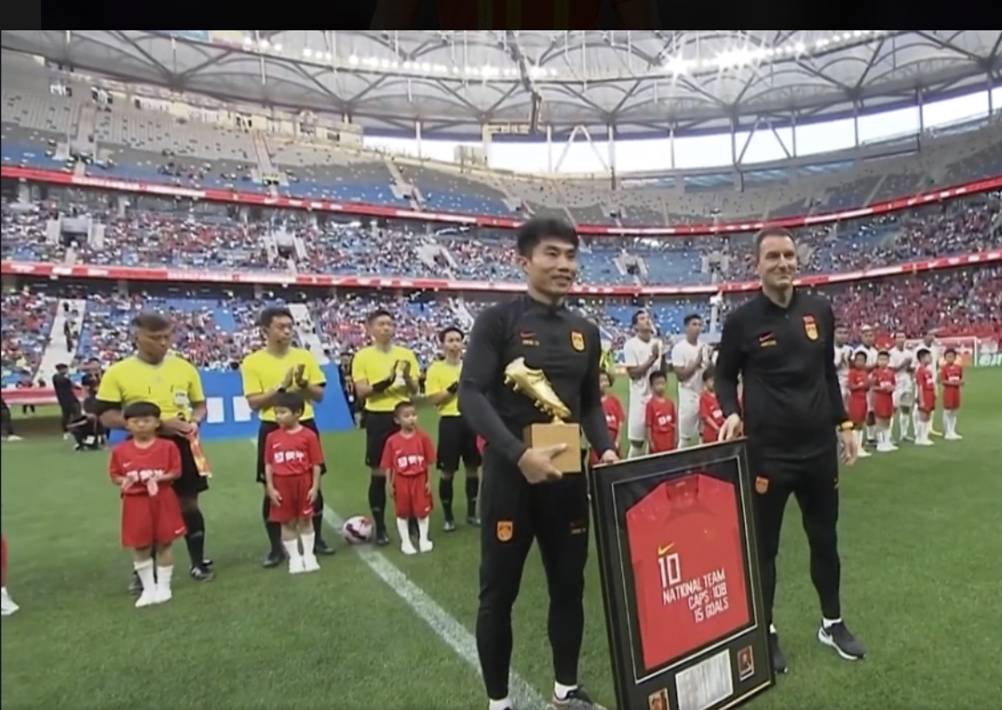 致敬传奇!42岁队长郑智宣布退役
