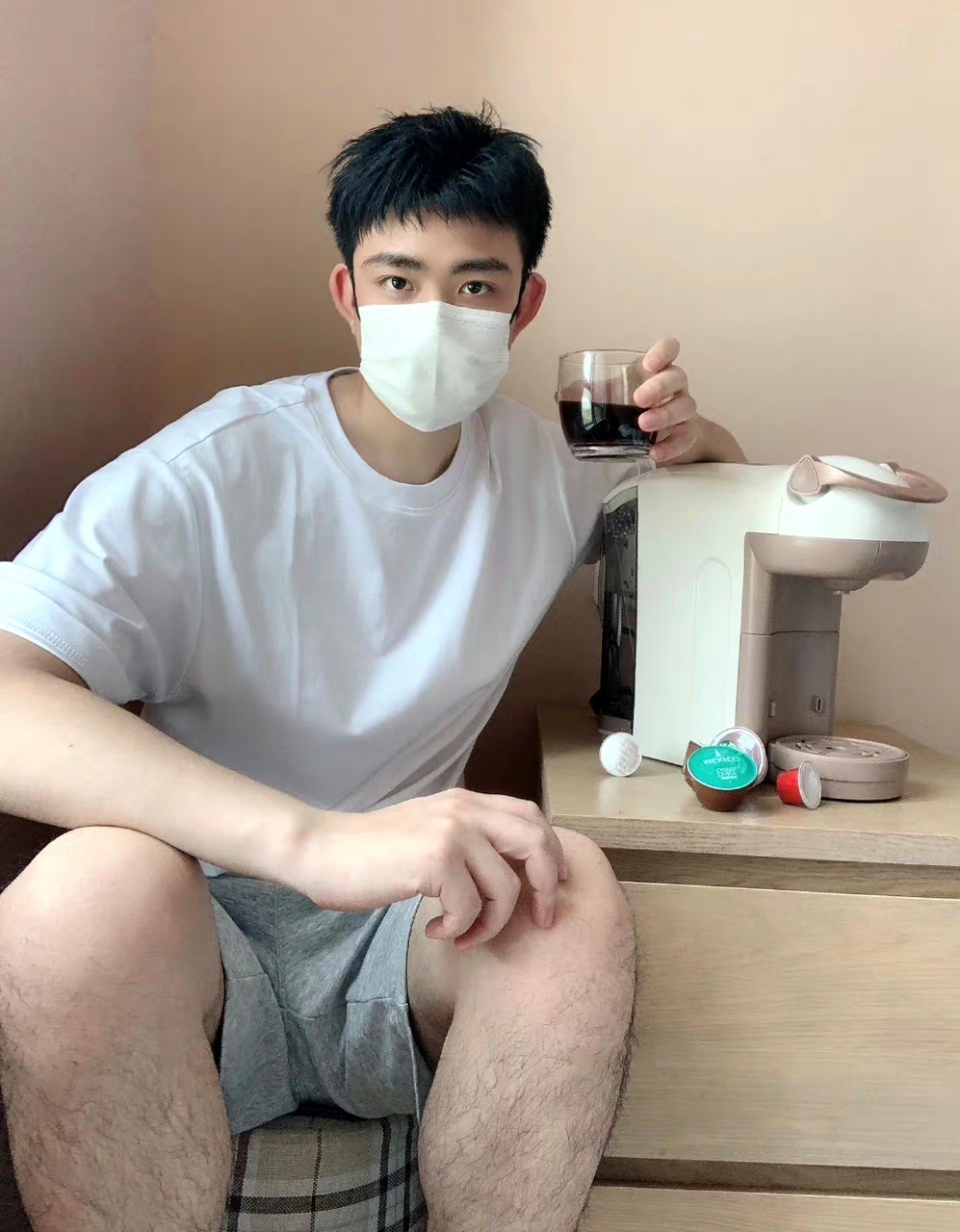 这对浓眉让人过目难忘#帅哥# #颜值