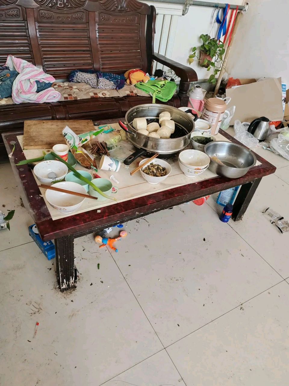 我家永远这么脏,我妈吃完饭就算坐着,或者出去串门子也不能收拾下.