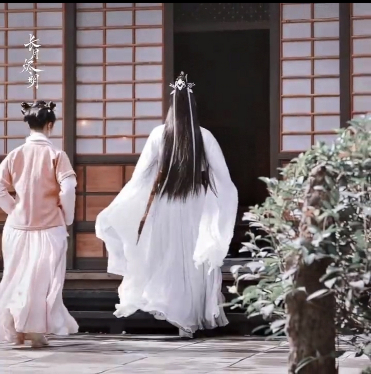 绝杀邓为古装,先不说演技,一个背影,一个举手投足,流畅的气质,赏心