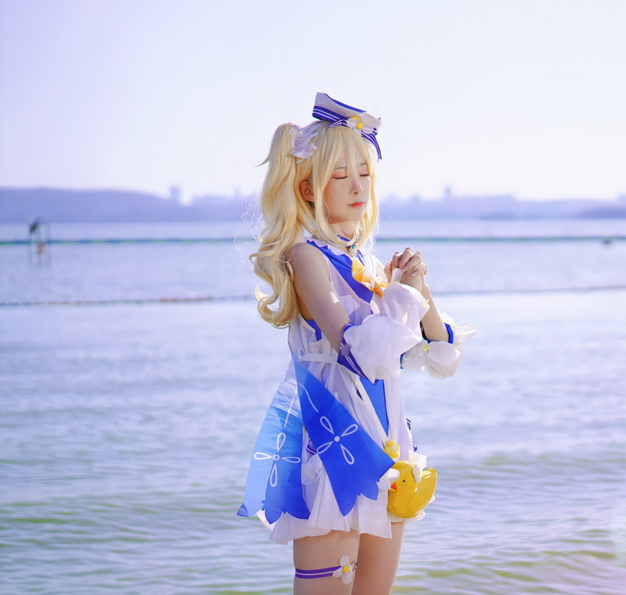 芭芭拉泳装cos,有这双大长腿,颜值差一点也没关系了吧