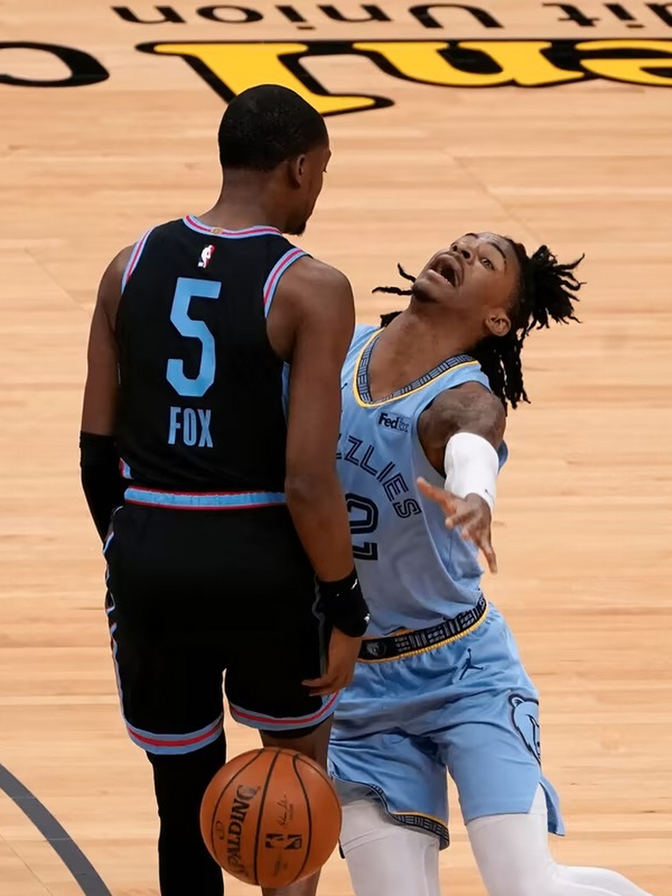 莫兰特: 年龄23岁,身高188cm,下赛季薪水3325万,灰熊头号得分点