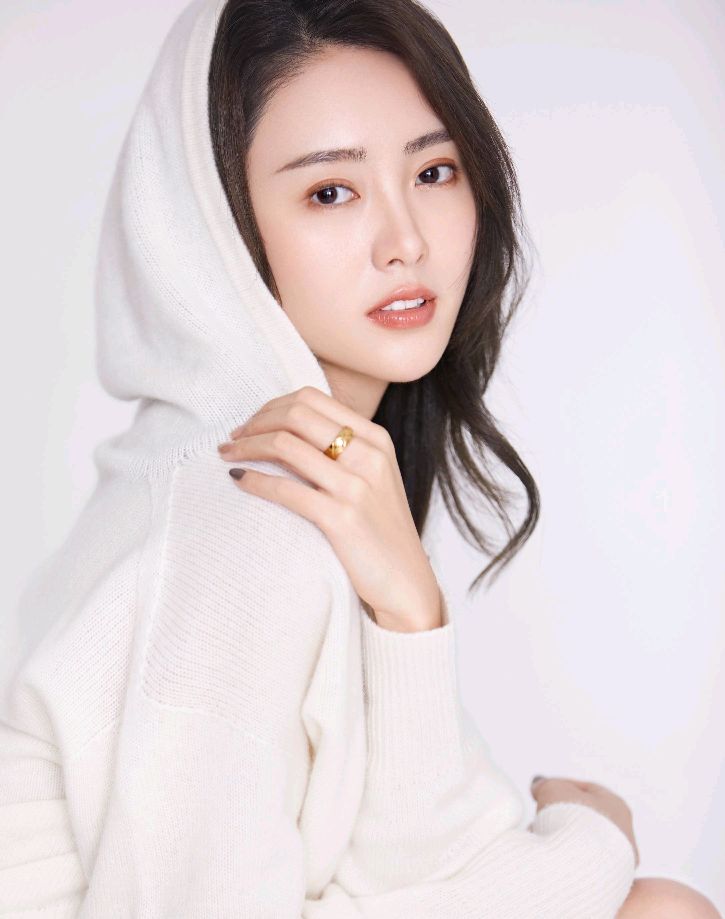 优雅时尚的孙晓伦