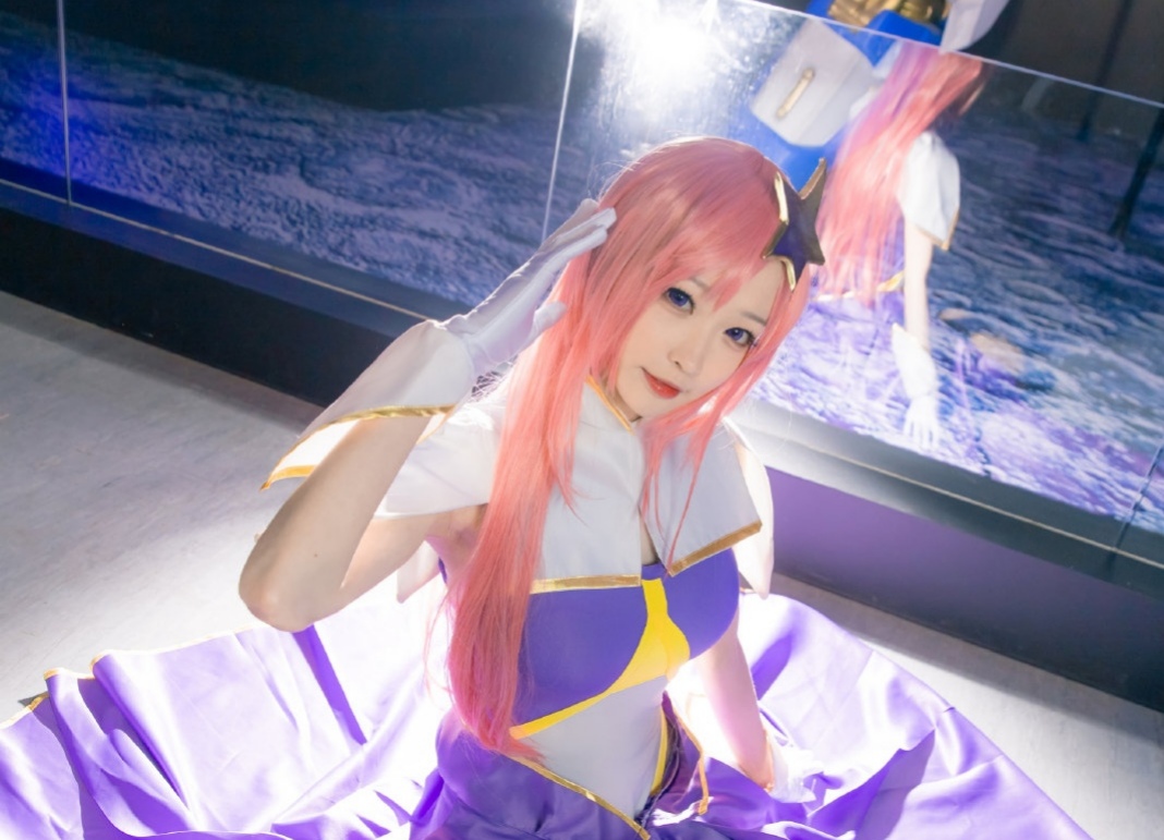机甲设计大展,美少女战士米娅cos,机甲与少女你更喜欢哪一个?