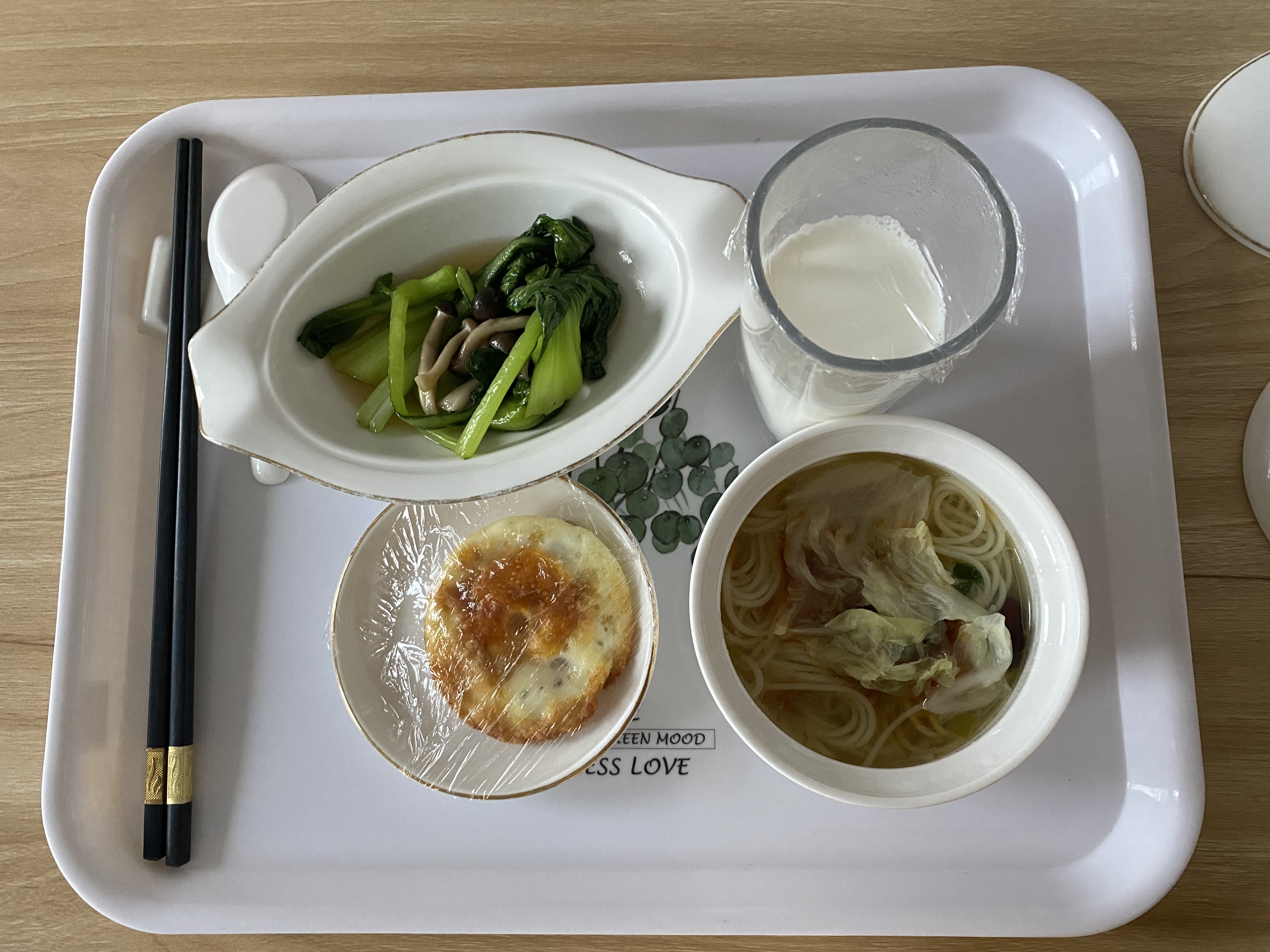 玉米鸡肉,煎鱼条胡萝卜佛手瓜,山药木耳) 午加餐(蛋挞,山药牛奶) 晚餐