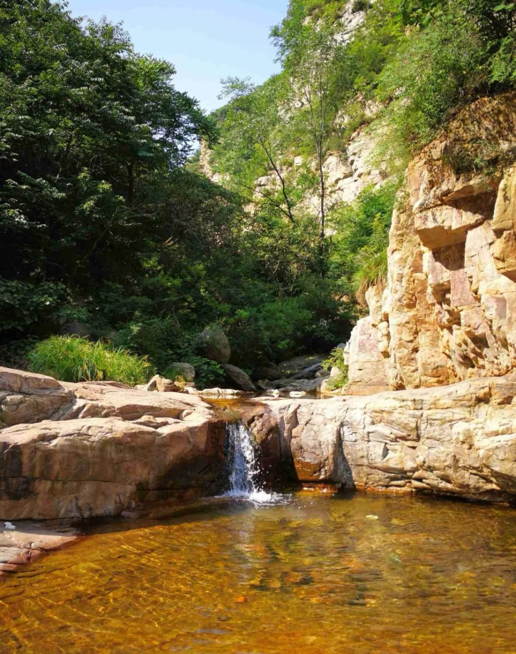 九龙潭位于登封市唐庄乡境内,太室山的北麓,登封嵩山号称中岳,天下
