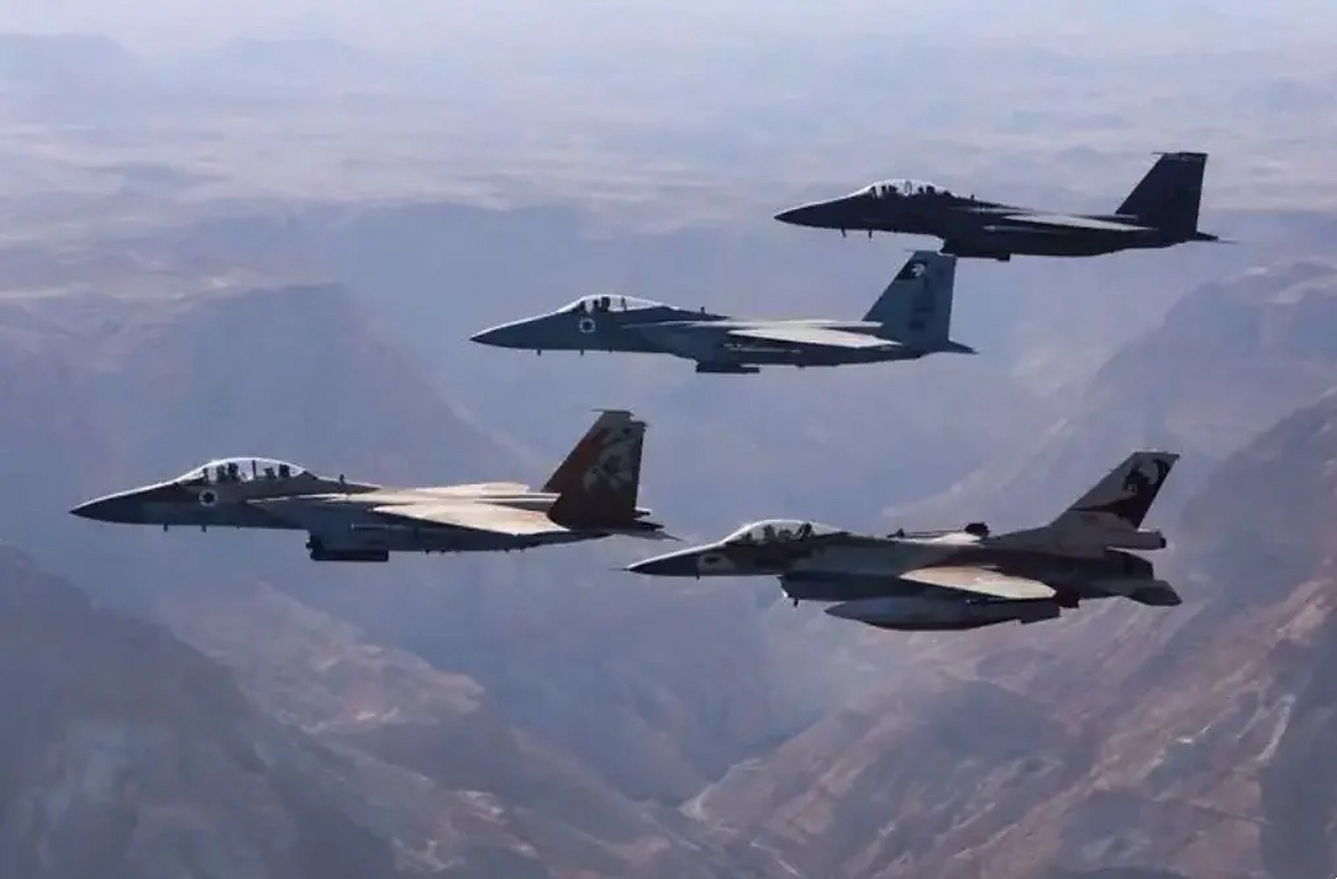 以色列空军对黎巴嫩南部的巴勒斯坦拉希迪耶难民营和奇拉里山谷展开