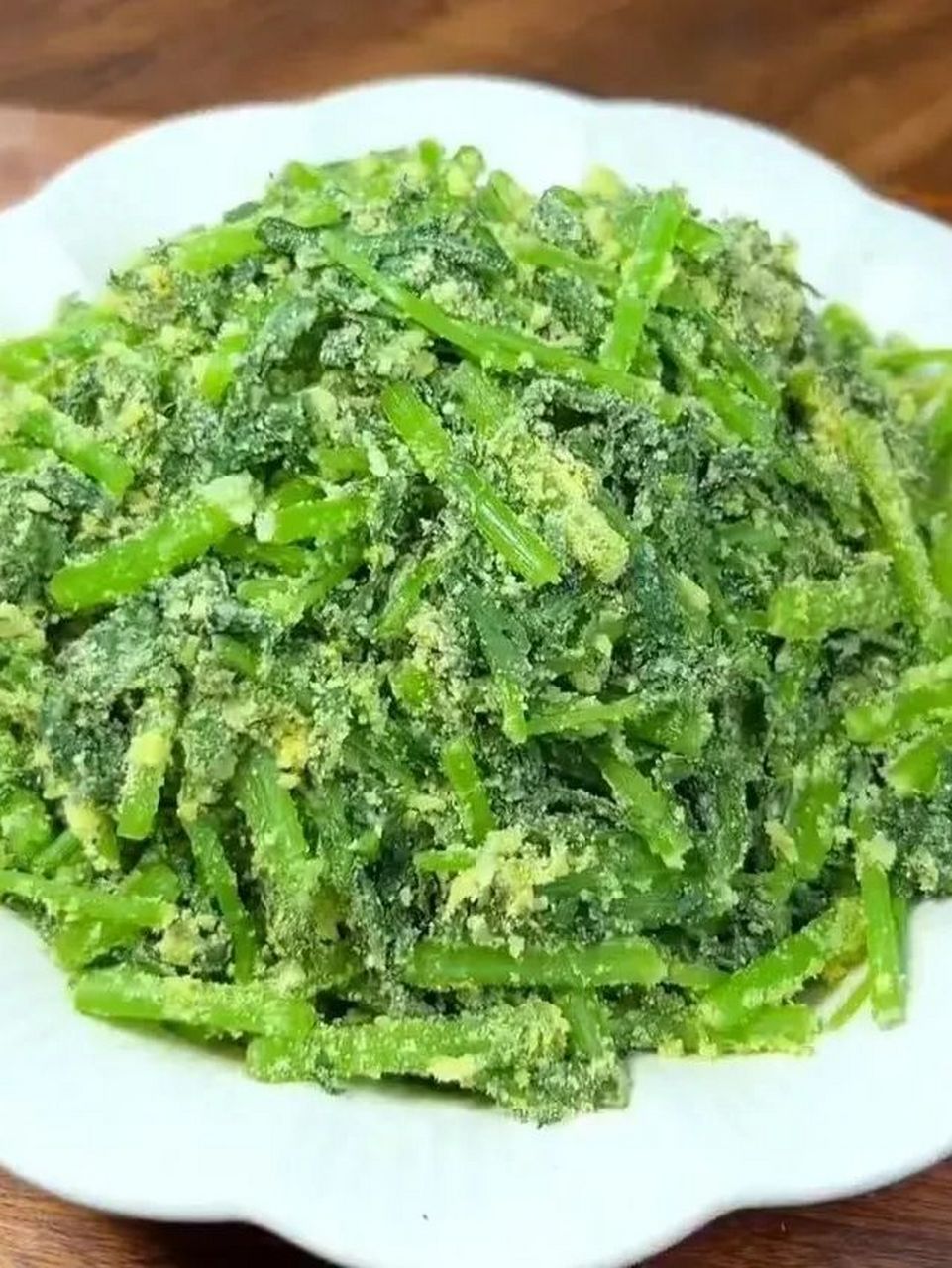 茼蒿的新吃法,简单蒸一蒸,出锅就是一道美食 ,营养健康又美味,配上沾