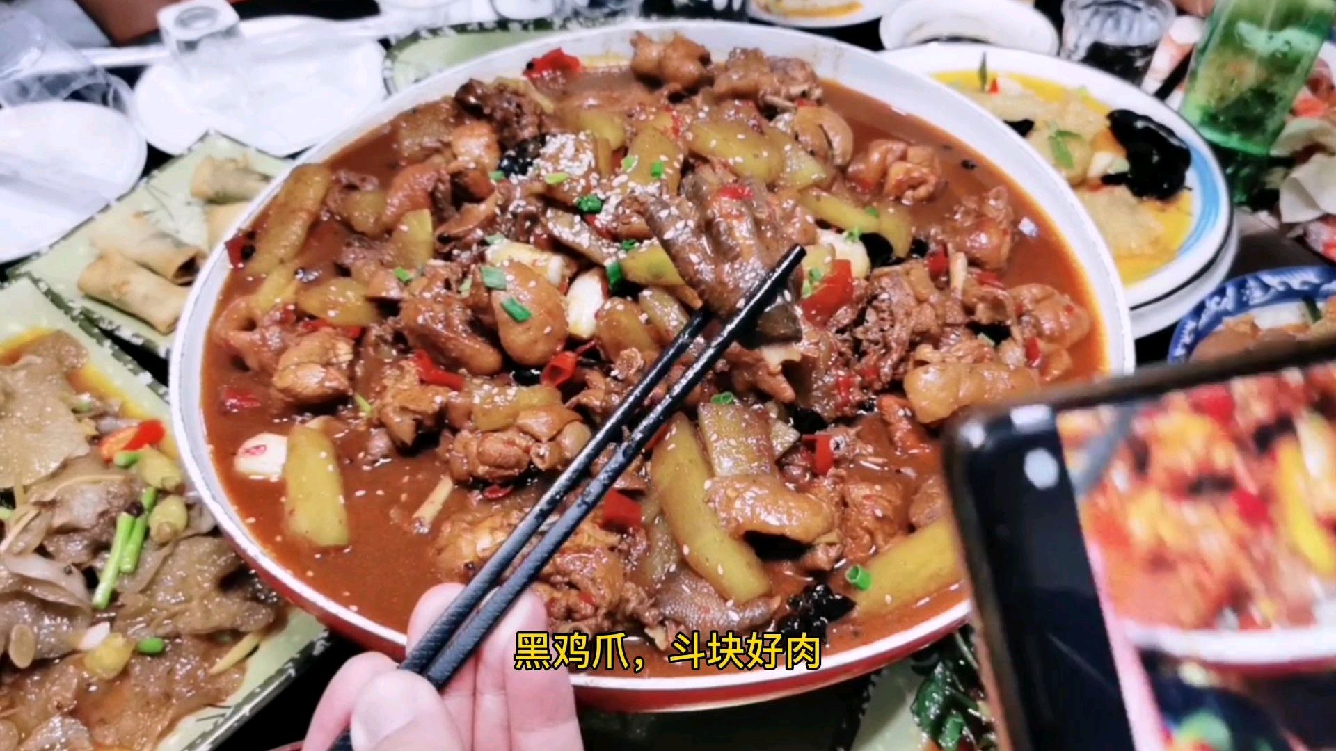郑州这家很火的大盘鸡,口味始终如一,10年从未涨价