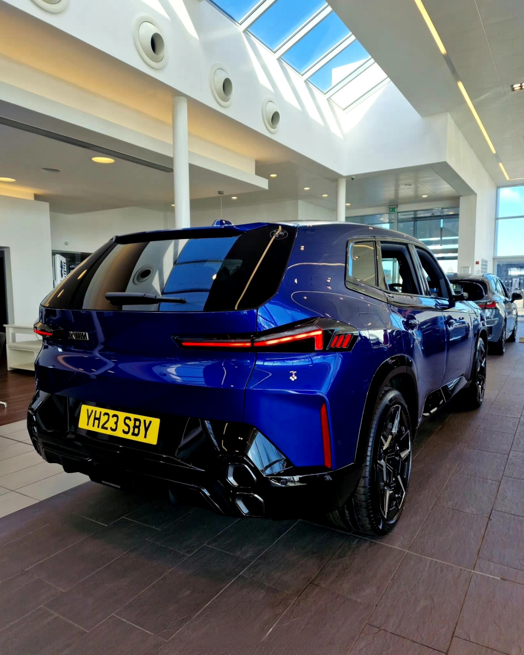 979797滨海湾蓝979797宝马xm 这车回头率应该会非常非常