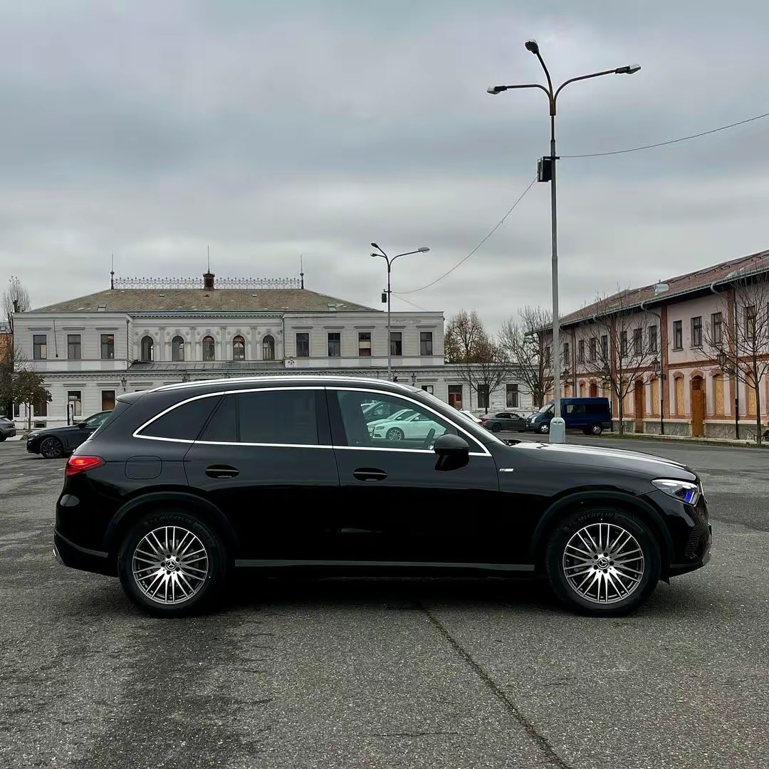 奔驰glc220d亮相,柴油引擎更霸气,海外预售36万,对标宝马x3