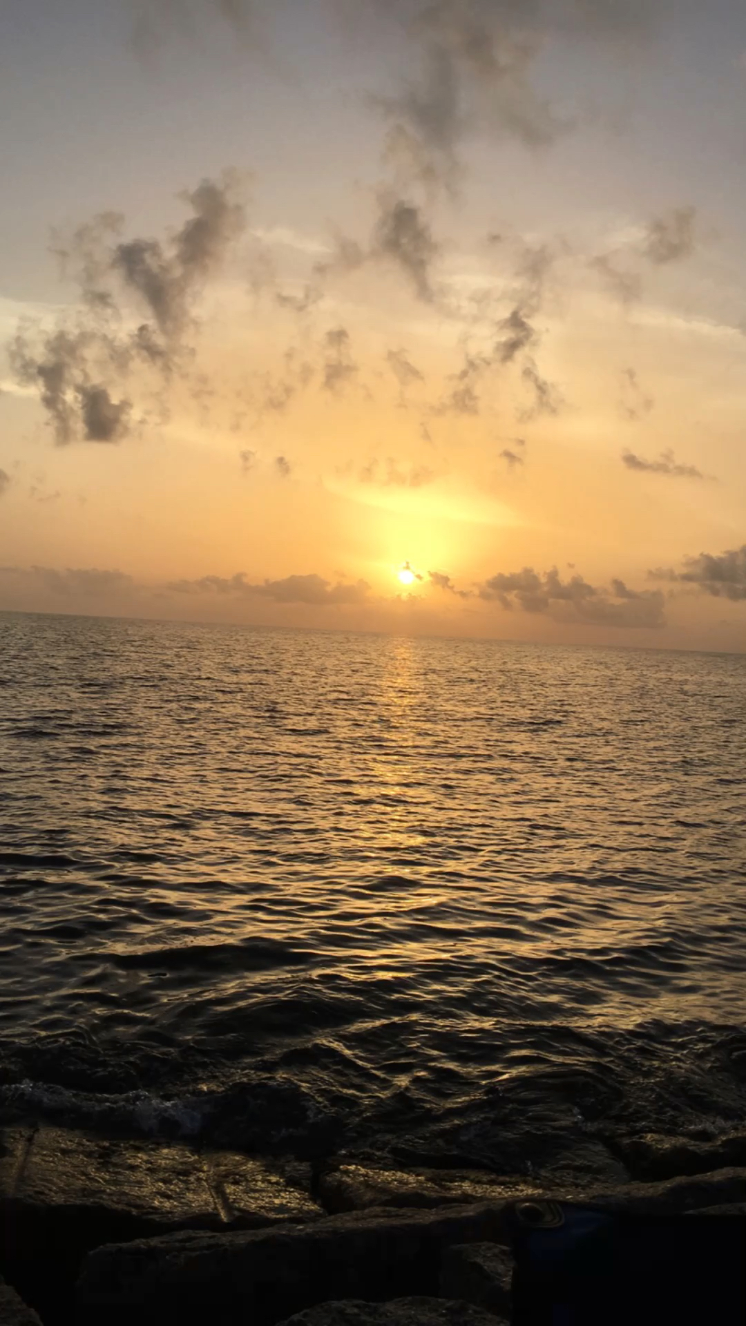 海面升起的红太阳