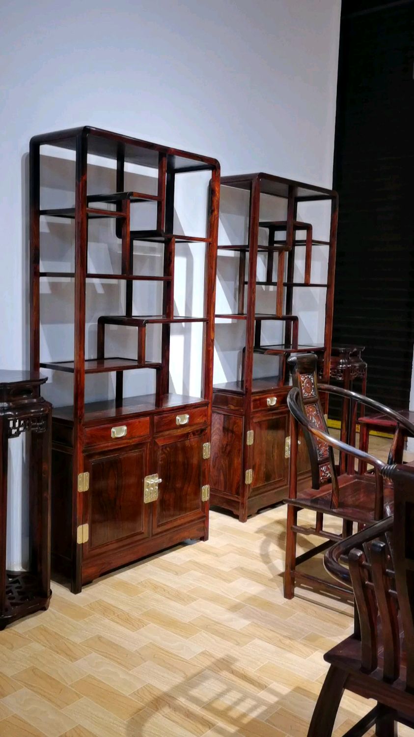 国标红木老三样,生漆工艺大红酸枝茶桌欣赏