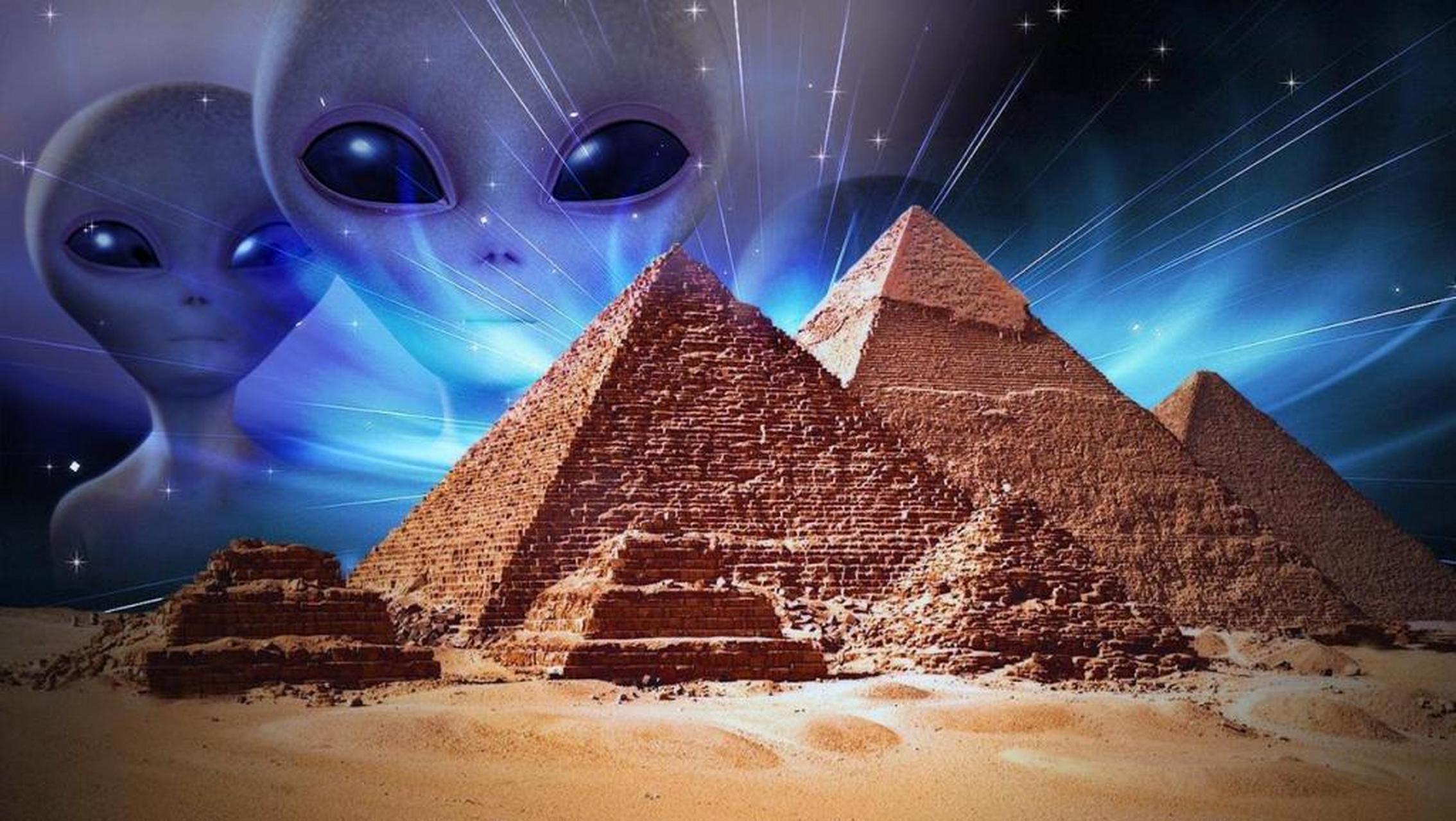 金字塔的壁画外星人图片