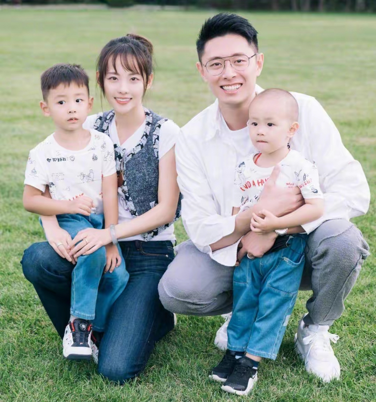 无奈卖房付千万抚养费  5月11日,知名娱记懂瓜呱爆料张嘉倪和买超离婚