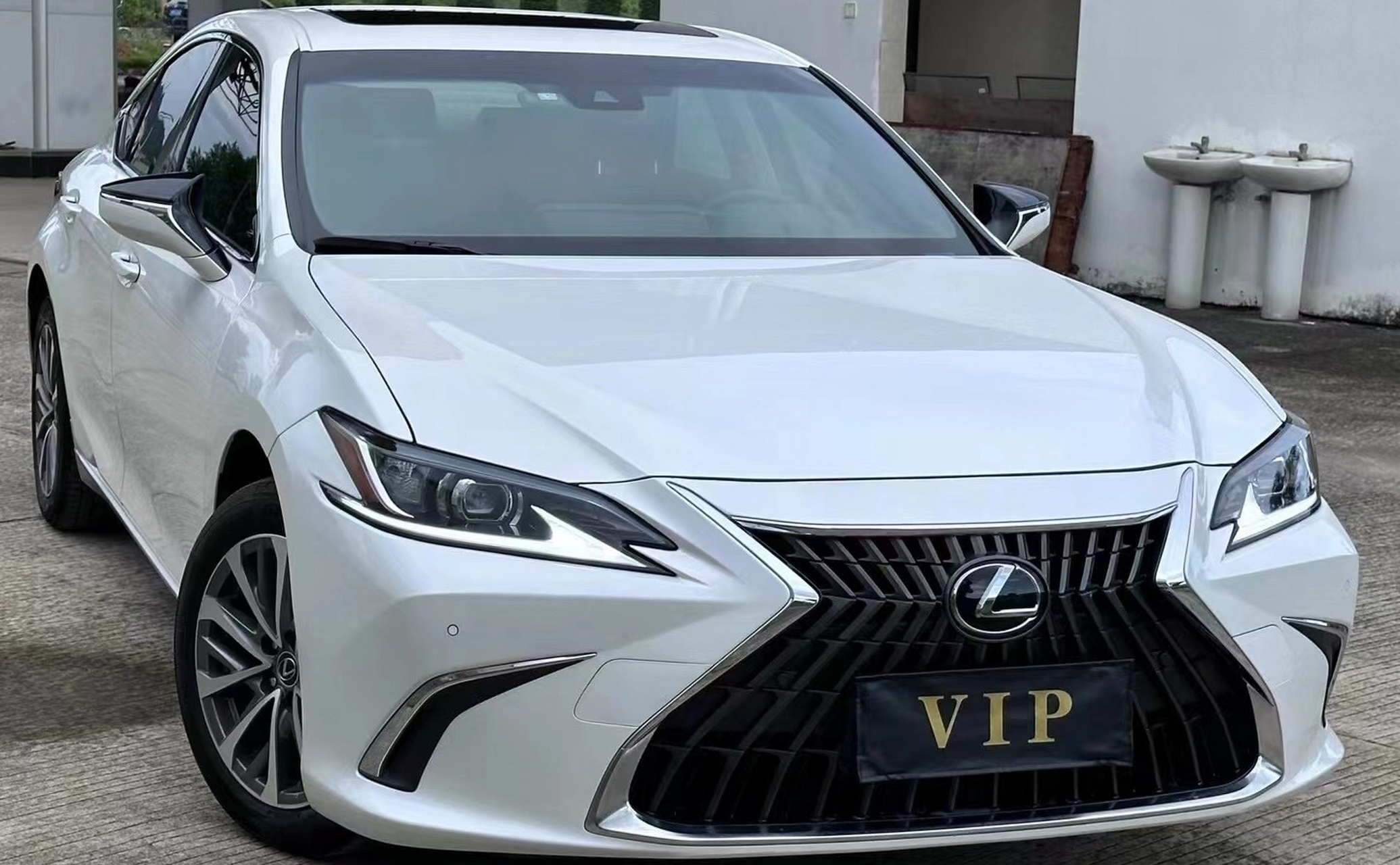 2021款2022年6月上牌的雷克萨斯es200卓越版.纯一手车零过户.