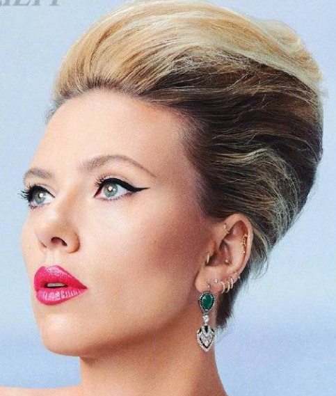 "寡姐"斯嘉丽短发大片释出 穿裙身姿好妙曼